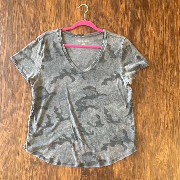 American Eagle Outfitters Tops - American Eagle T-Shirt